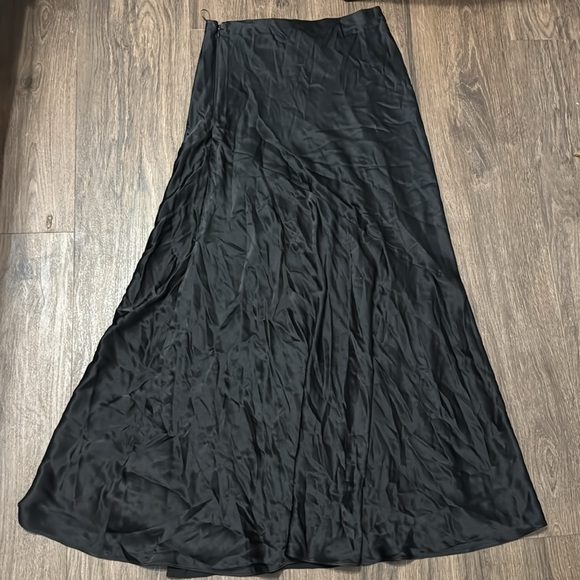 NWT! Banana Republic Black Bliss Silk Maxi Skirt - Size Small 🧩 - Picture 7 of 7